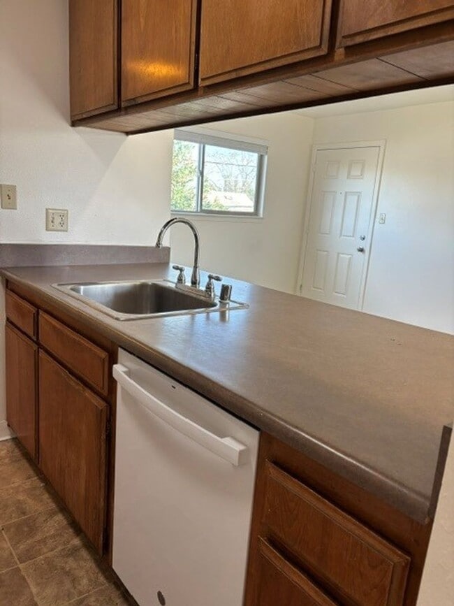 Building Photo - Jersey Way Apartments