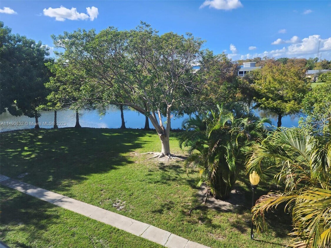 8370 Sands Point Blvd Unit H303, Tamarac, FL 33321 Condo for Rent in