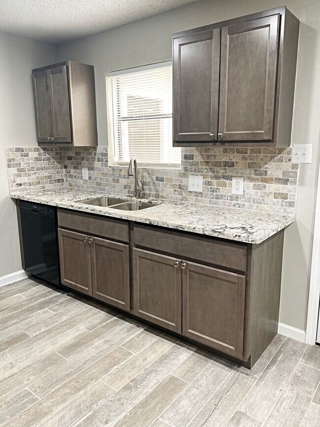 Building Photo - 5925A Bedford, Beaumont, TX 77708