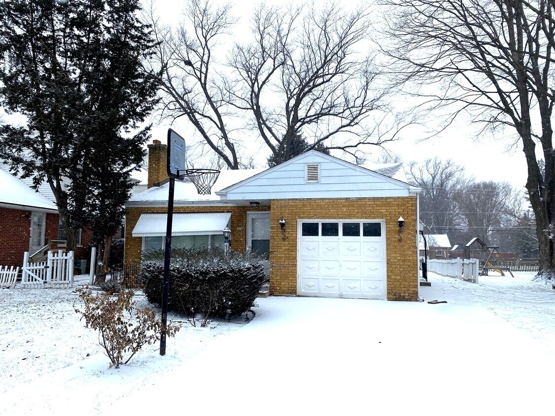 Primary Photo - 306 W Lonnquist Blvd