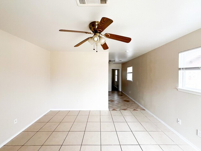 Foto del edificio - 211 W Bobwhite Ln