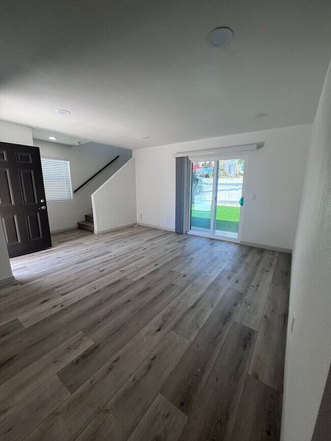 Building Photo - 202-204 Calla Avenue