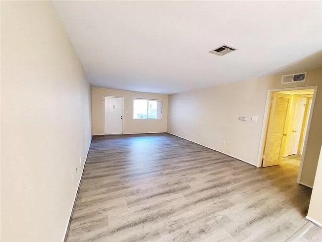 Building Photo - 12801 Moorpark St