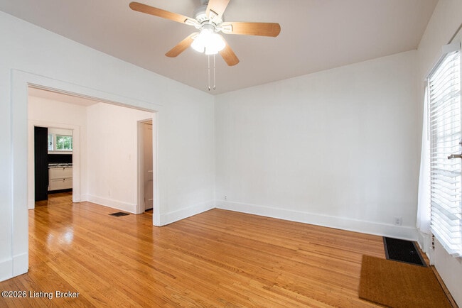 Foto del edificio - 2032 Lakeside Dr