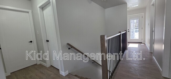 Photo du bâtiment - 3854 Glendale Dr