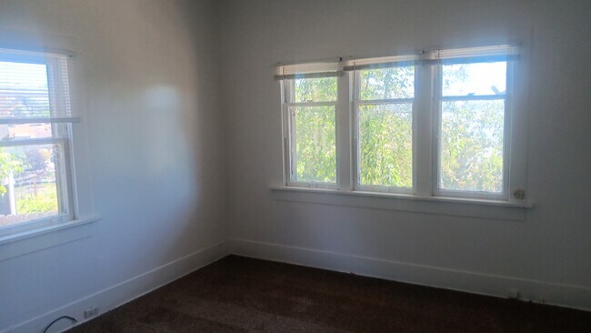 Building Photo - 501 Cypress Ave