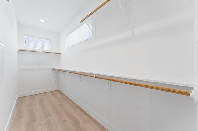 Building Photo - 1931 Johanna Dr