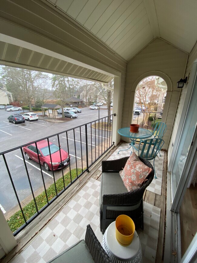 Foto del edificio - 324 River Forest Rd