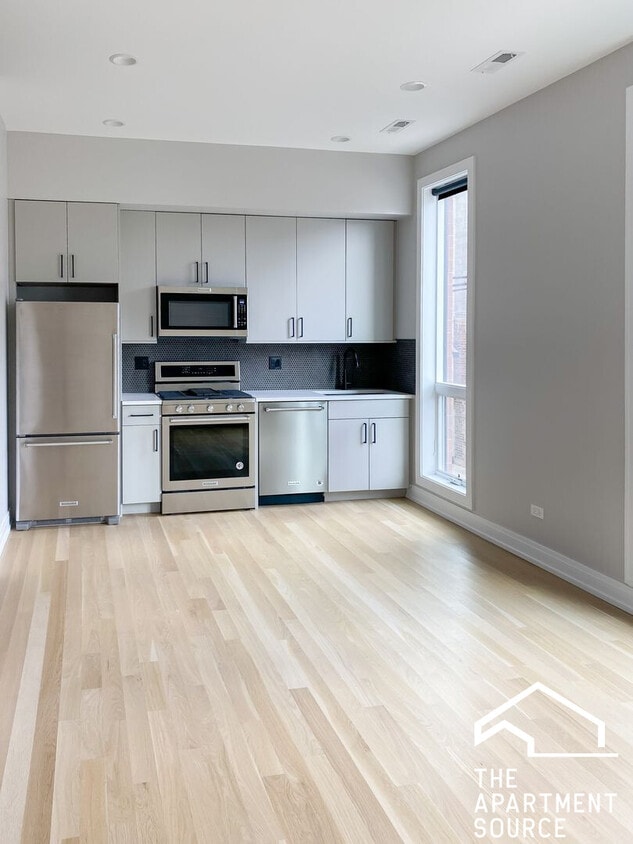 Photo - 1050 West Cornelia Ave. Unit 202