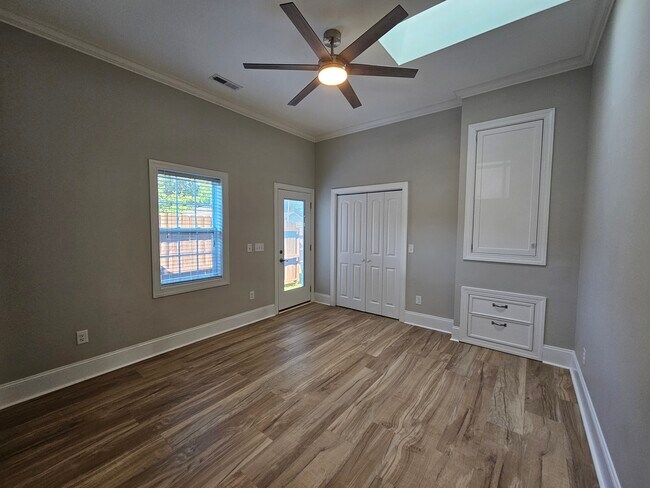 Foto del edificio - 621 Hadley Ct