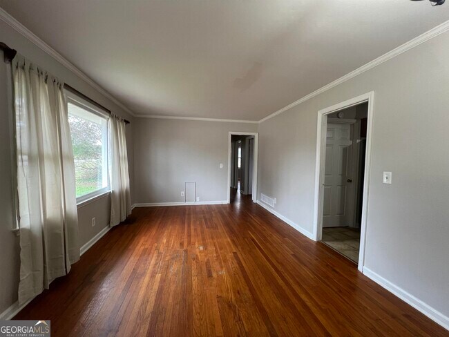 Foto del edificio - 65 Sprayberry Rd