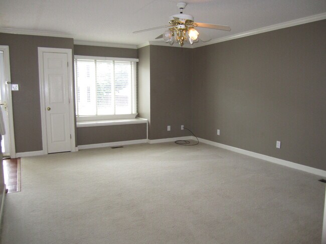 Foto del edificio - 3102 Cashwell Dr
