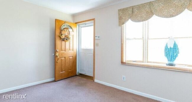 Building Photo - 3 br, 2 bath House - 1 Crescent Rd