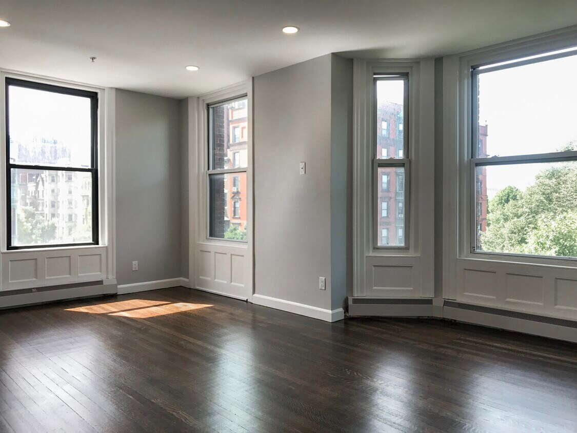 Primary Photo - 483 Beacon St