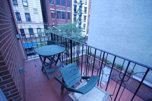 Building Photo - 105 Stanton St