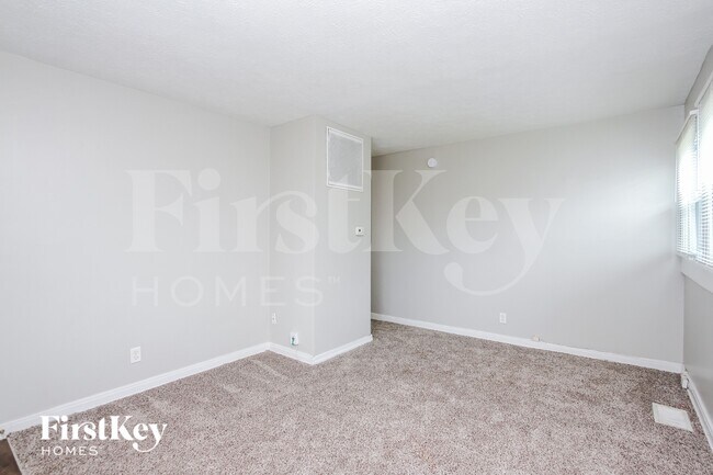 Building Photo - 4905 Barlow Dr