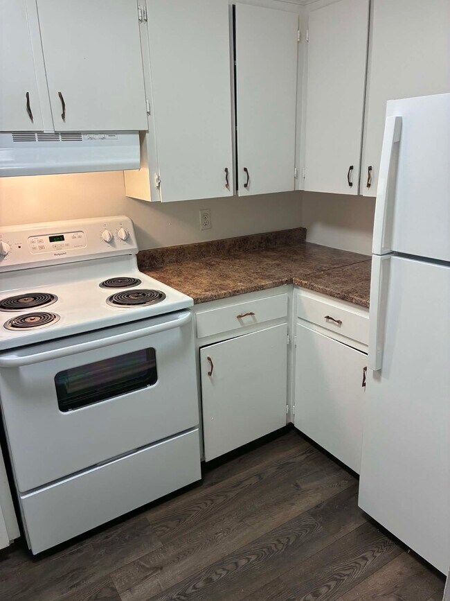 Photo du bâtiment - Partial Renovated Unit in a Fantastic Building