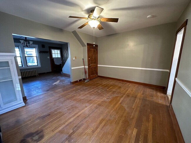 Building Photo - 2 Bed, 1 Bath Home in Greenfield - Conveni...