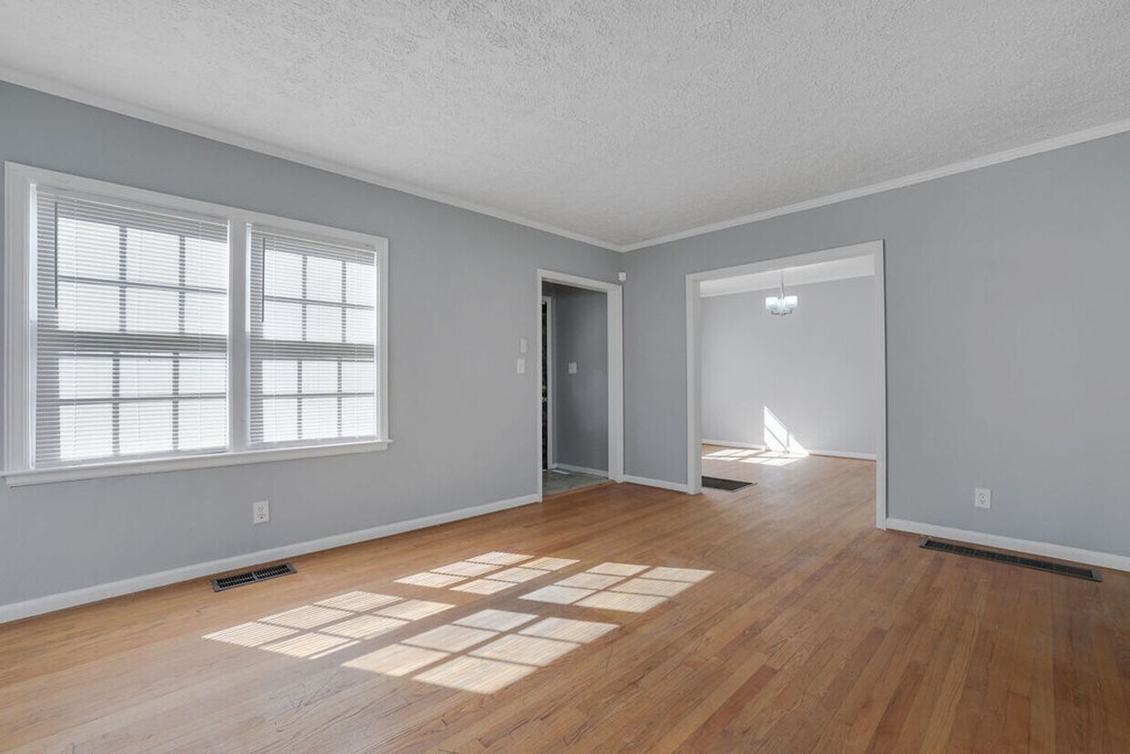 LOVELY 3/2 CASCADE HEIGHTS AREA - LOVELY 3/2 CASCADE HEIGHTS AREA