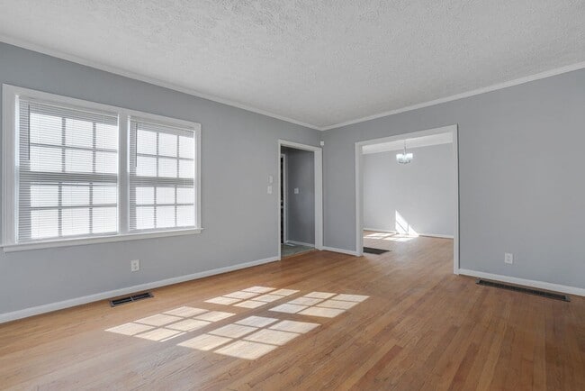 LOVELY 3/2 CASCADE HEIGHTS AREA - LOVELY 3/2 CASCADE HEIGHTS AREA House