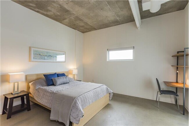 Building Photo - 2115 Yeaman Pl