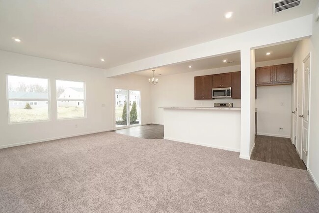 Building Photo - 1500 Summerview Ln