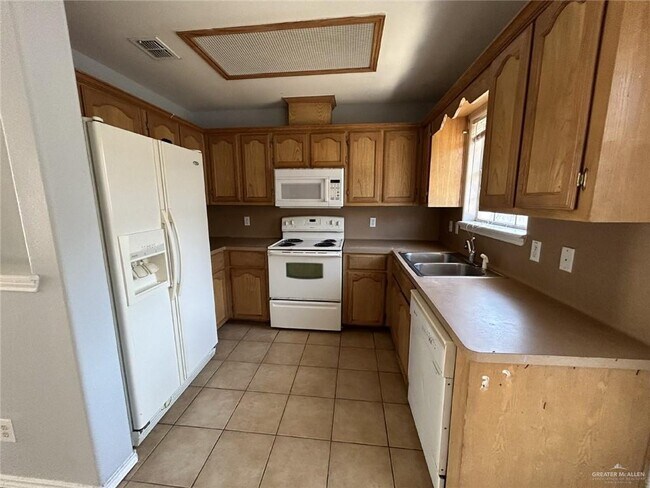 Building Photo - 15 Toledo Ave