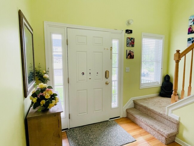 Building Photo - 2 Decroce Ct