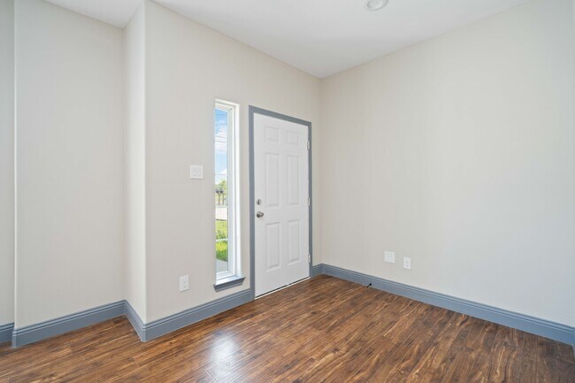 Building Photo - 4506 Mayflower St