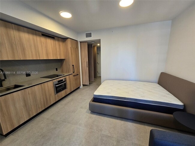 Building Photo - 121 NE 5th St