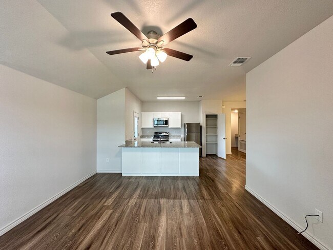 Foto del edificio - 1911 Castroville Trl