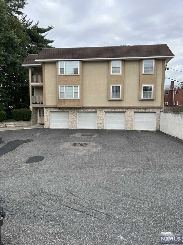 150 Grand Ave Unit 1B, Hackensack, NJ 07601 Condo for Rent in