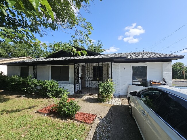 Photo - 548 Highfall Dr House