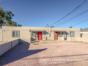 Building Photo - 525 E Peppertree Ave