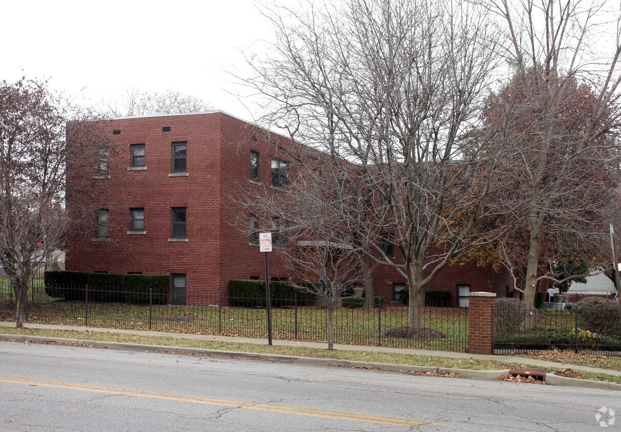 Primary Photo - 302 E 19th St