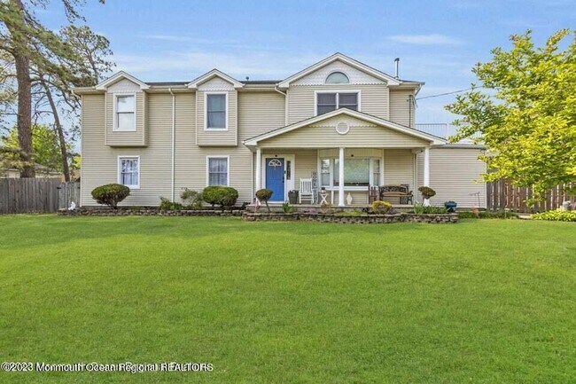 Building Photo - 1305 8th Ave