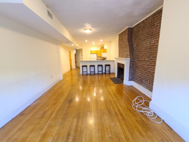 Building Photo - 1402 Beacon St