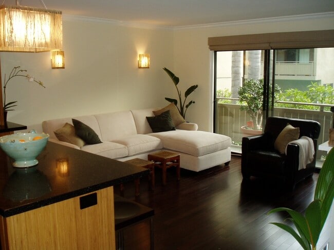 Photo - JUST LISTED!  2 br/2 ba Garden Oasis in Pacific Heights with Pool & Parking!/AMSI Maureen Couture House