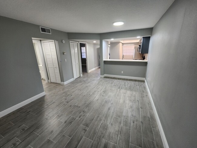 Building Photo - 2982 Sir Hamilton Cir