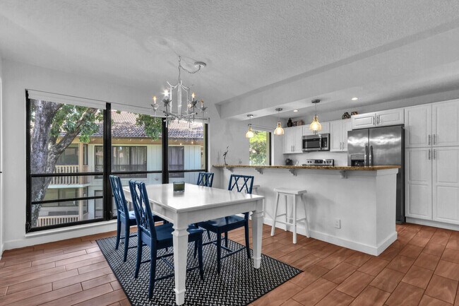 Foto del edificio - 632 Brackenwood Cove