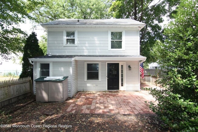 Building Photo - 15-17 E Lincoln Avenue Unit 17