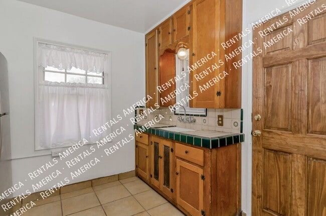 Foto del edificio - 1119 E Silver St