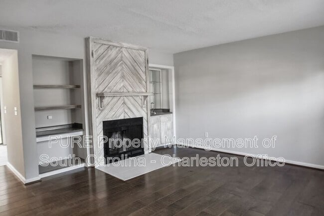 Building Photo - 8016 Thelen St