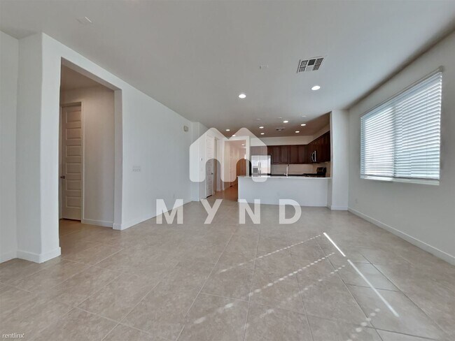 Foto del edificio - 5 br, 3 bath House - 1318 E Irwin Ave