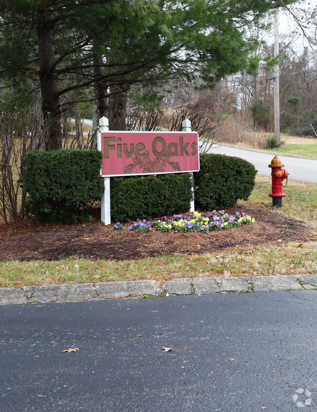 Signage - Five Oaks