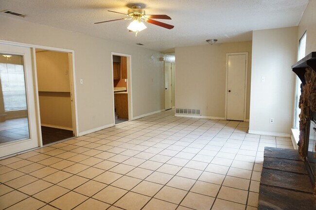 Foto del edificio - 1827 Abshire Ln