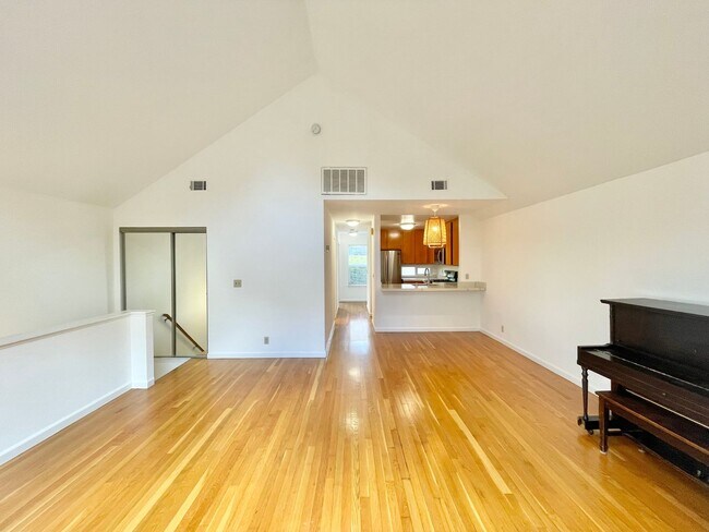 Foto del edificio - Spacious 3BR/2BA Potrero Hill Townhouse Ho...