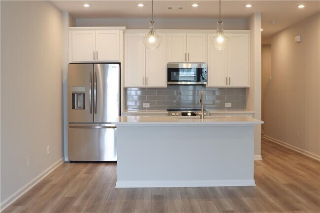 Foto del edificio - 495 Crown Dr