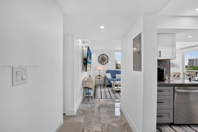 Foto del edificio - 3113 S Ocean Dr