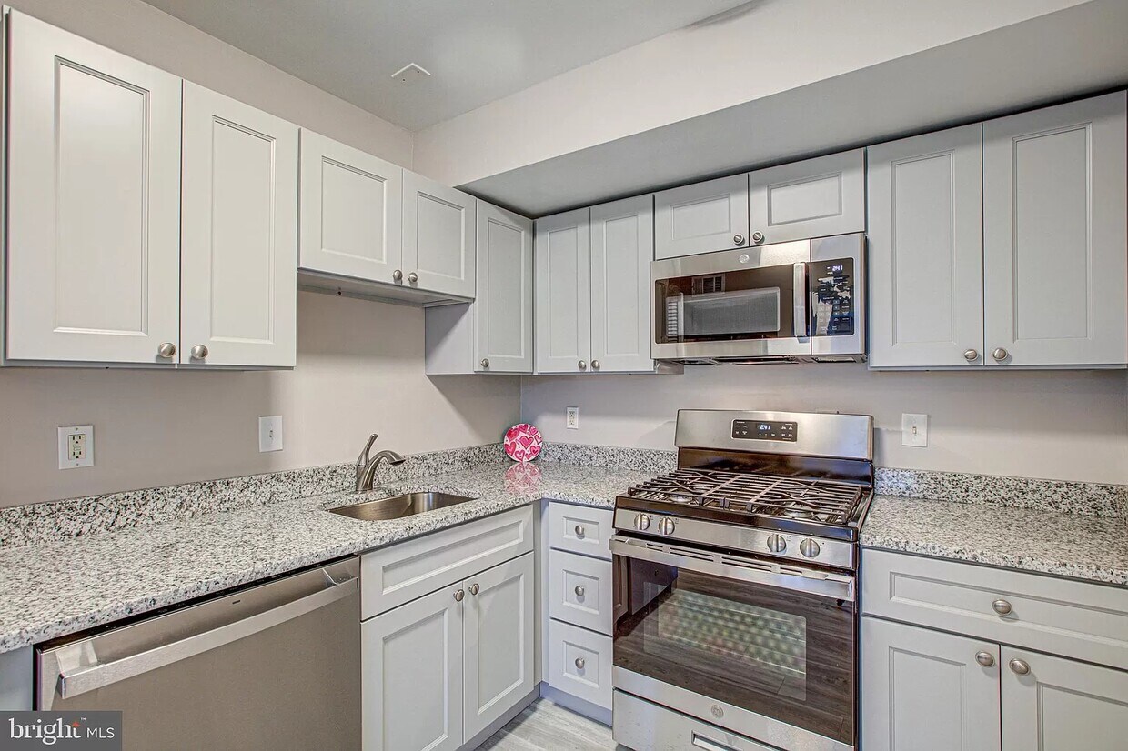 Foto principal - 5615 Franconia Rd